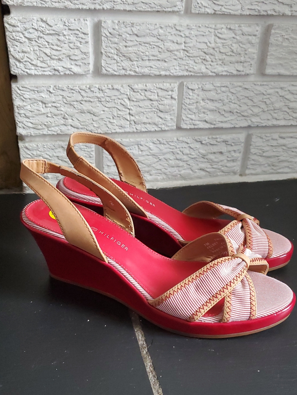 Tommy Hilfiger Red and Tan Strappy Wedge Kelsey Retro Feminine Sandals Sz 7